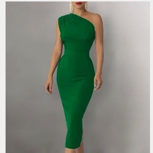 StyleWe green one shoulder dress.
